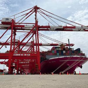 洋山深水港目擊記 港口轉起來，貨物動起來