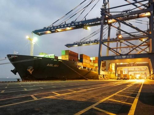 國慶期間港口物流動態 高效裝卸搬運助力供應鏈穩定